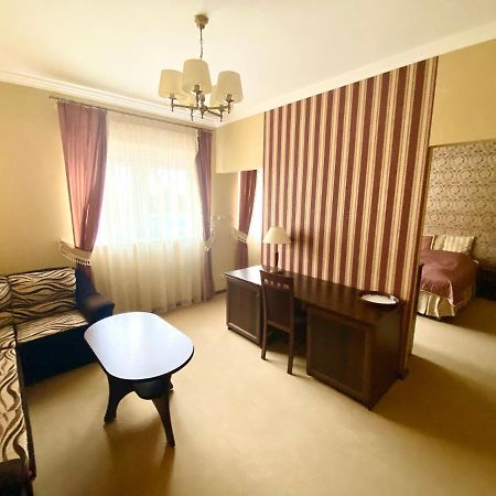 Przy Debach Hotel Stargard Szczeciński Buitenkant foto